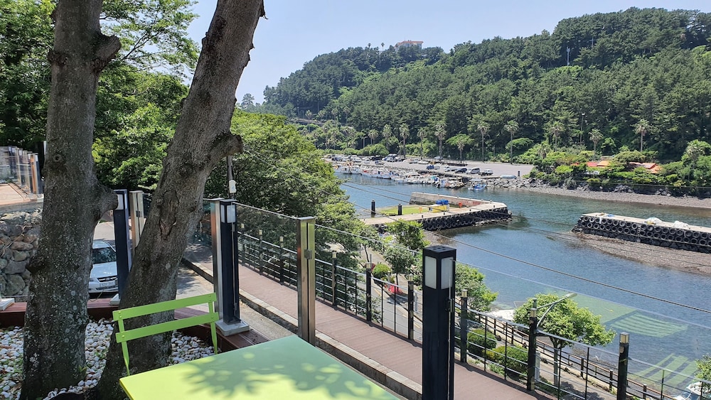 cheonjiyeon crystal hotel