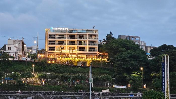cheonjiyeon crystal hotel
