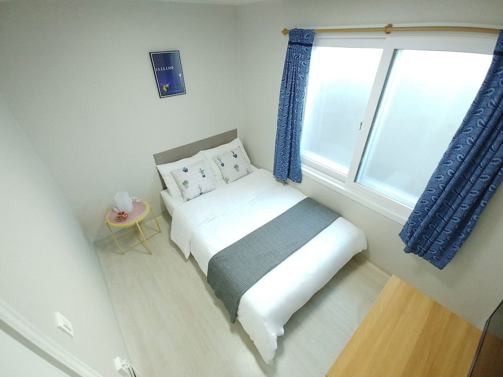 hause itaewon hostel