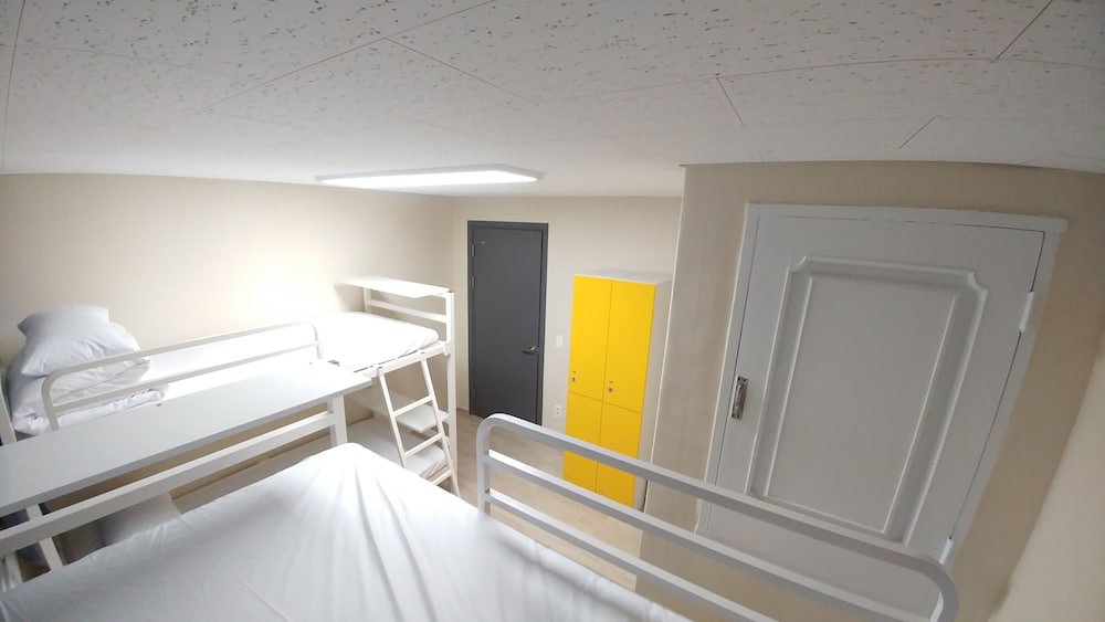 hause itaewon hostel