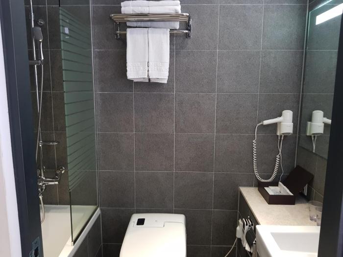 hotel vella suite suwon