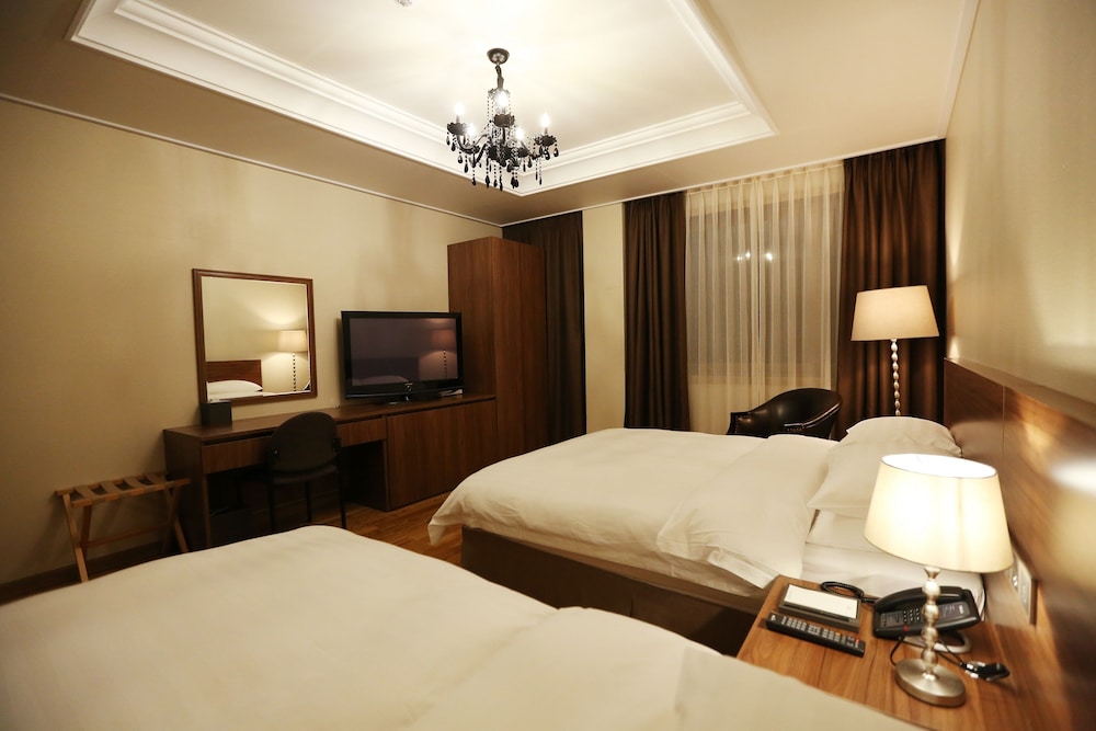 palgong emillia hotel