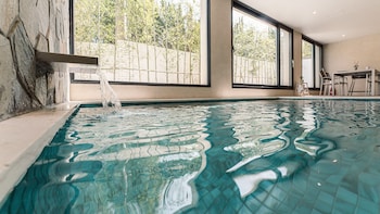 albescent pool villa