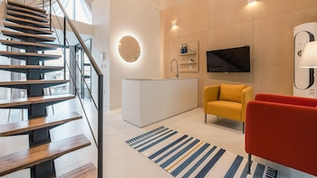 albescent pool villa