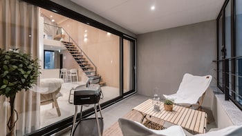 albescent pool villa