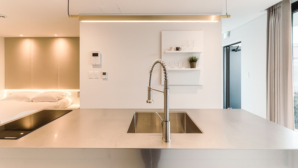 albescent pool villa