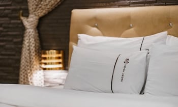 urban hotel and golf