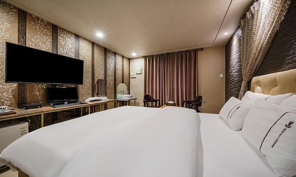 urban hotel and golf