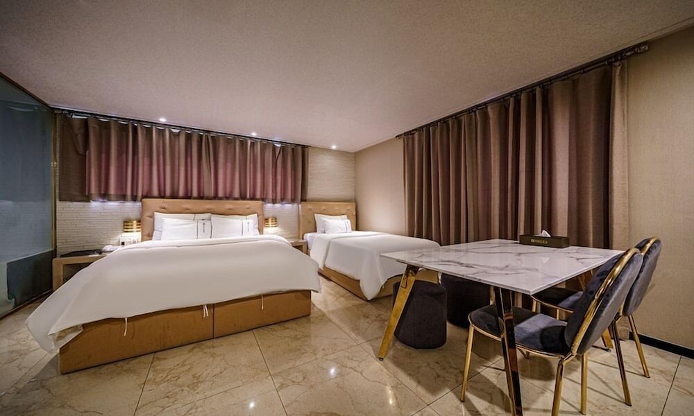 urban hotel and golf