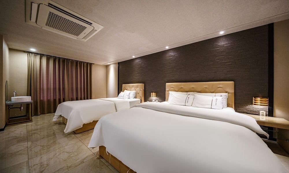urban hotel and golf