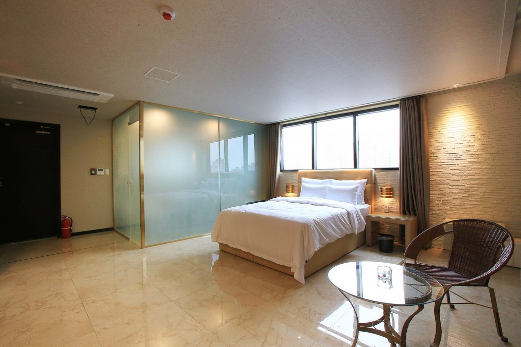 urban hotel and golf