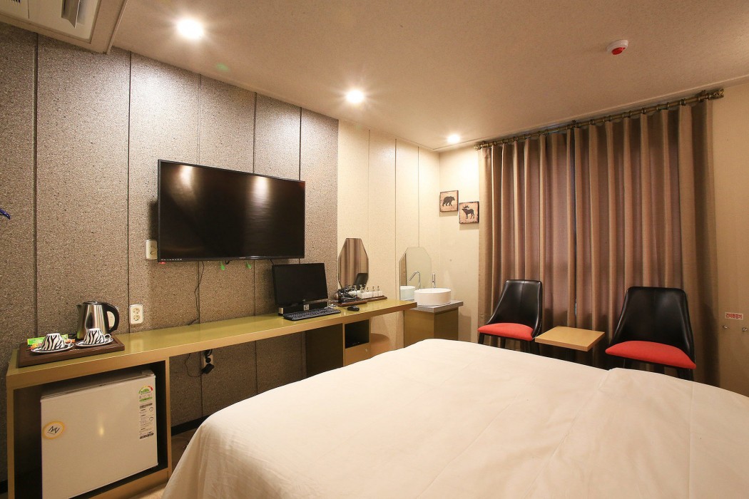 urban hotel and golf