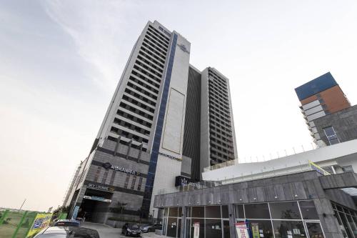 western grace hotel