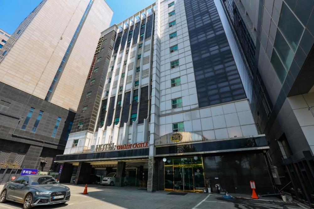 charlot castle hotel