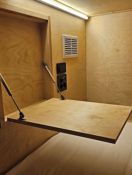 travel light hostel