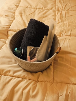 travel light hostel