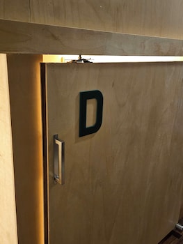 travel light hostel