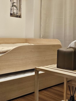 travel light hostel