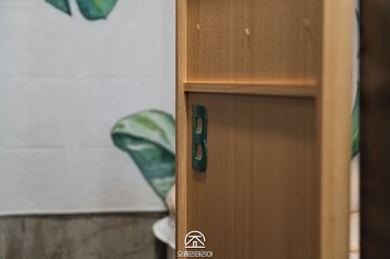 travel light hostel