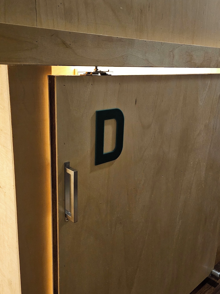 travel light hostel
