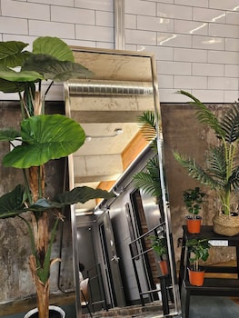 travel light hostel