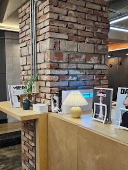 travel light hostel