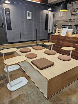 travel light hostel