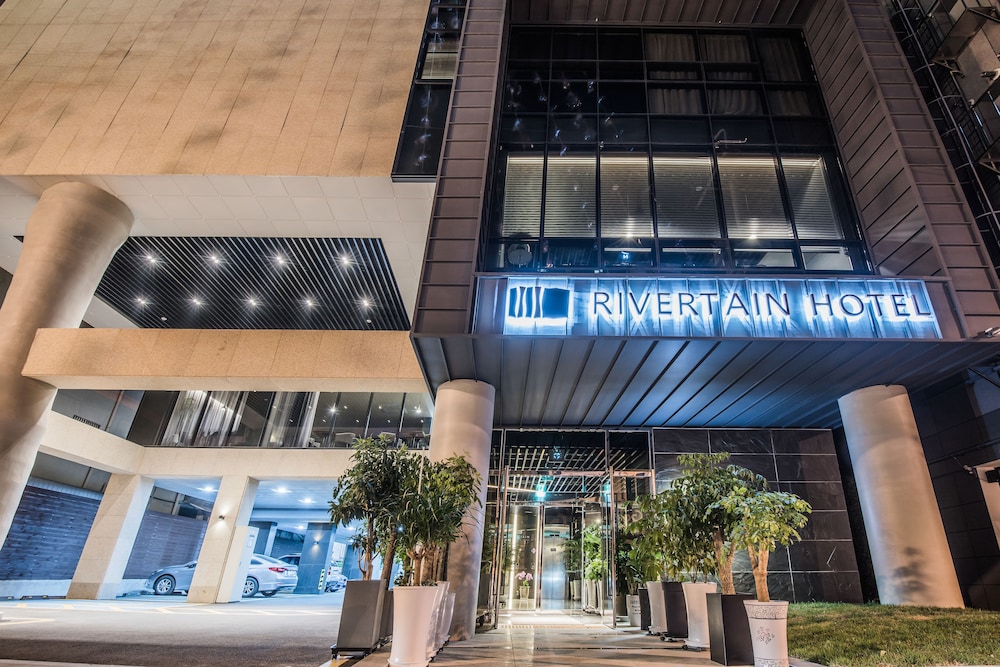 rivertain hotel