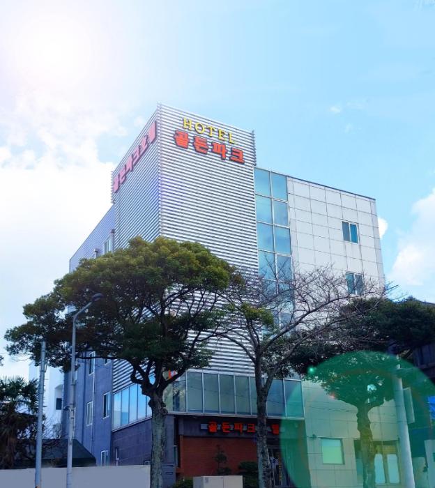golden park hotel