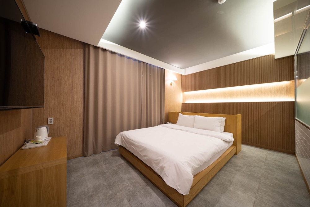 brown dot hotel daegu hyukshin doshi