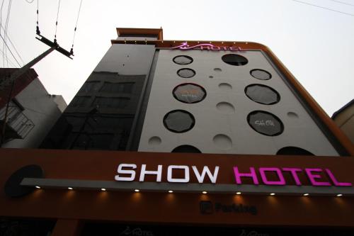 show hotel