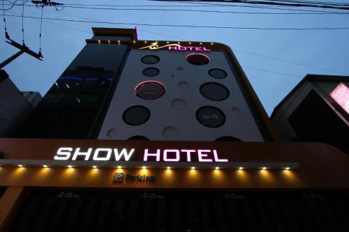 show hotel