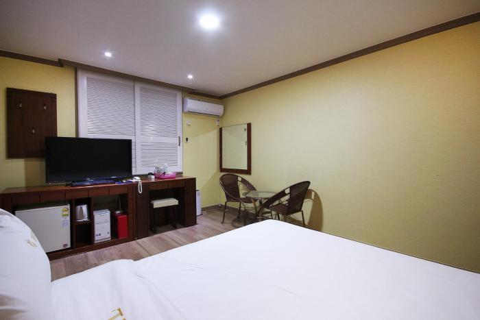 happy q motel