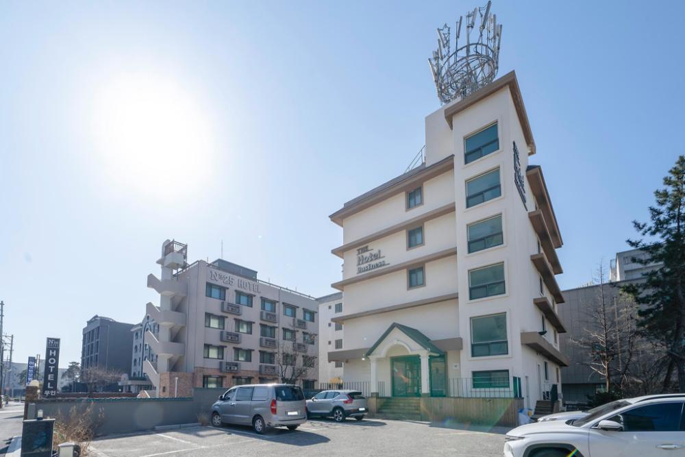 gyeongpodae the hotel business