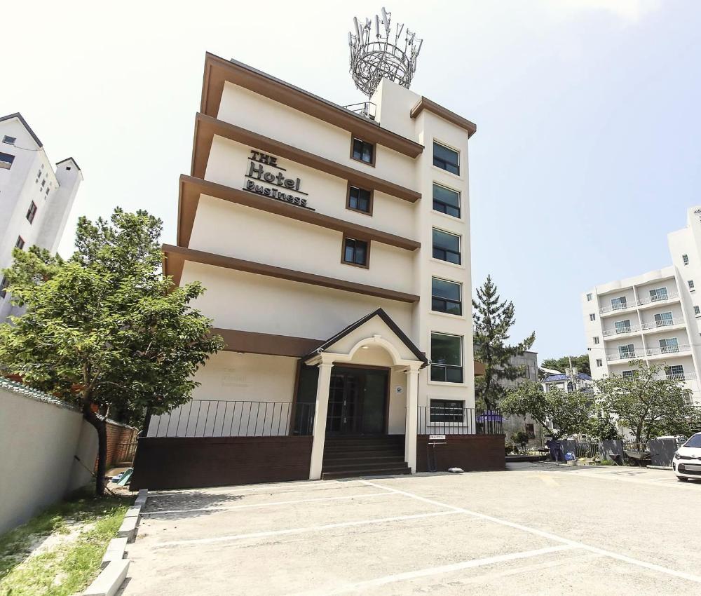 gyeongpodae the hotel business