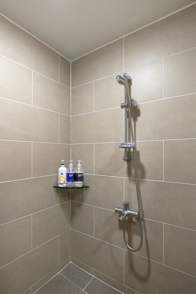 gyeongpodae the hotel business