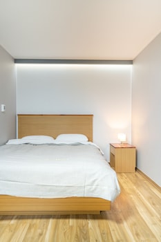 gyeongpodae the hotel business