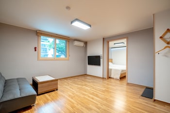 gyeongpodae the hotel business