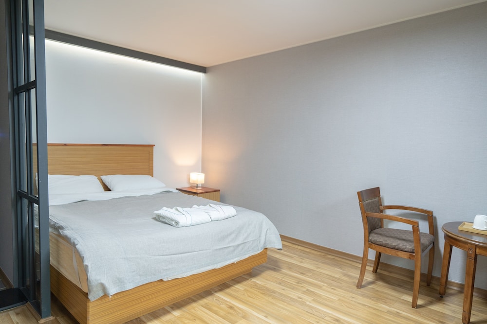 gyeongpodae the hotel business