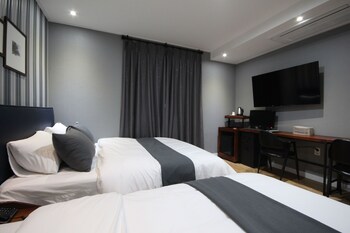 brown dot hotel jinhae