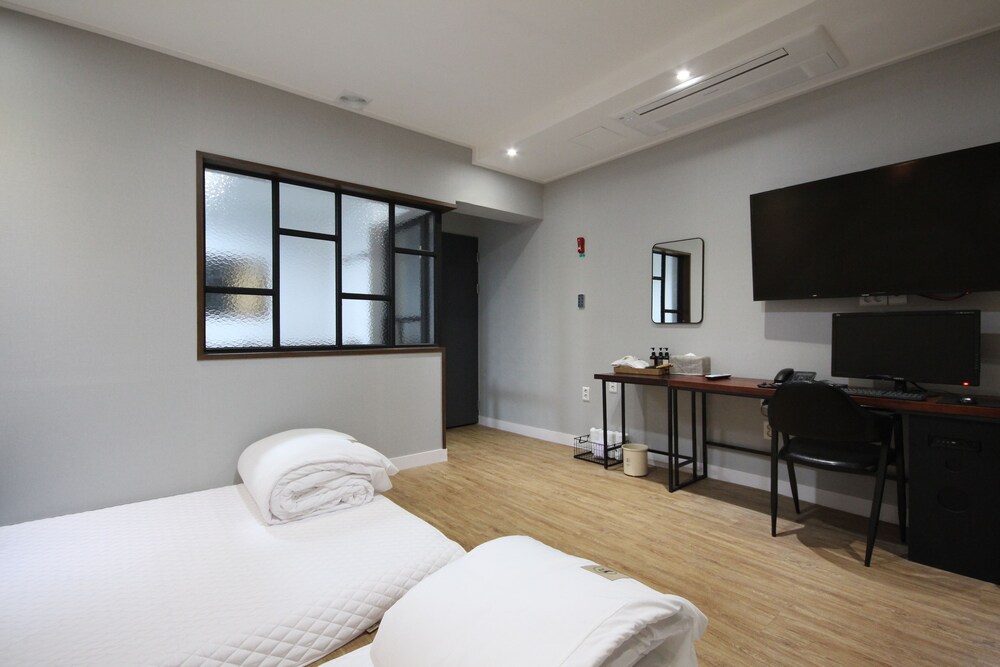brown dot hotel jinhae