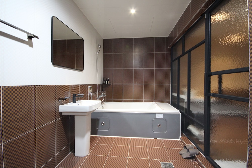 brown dot hotel jinhae