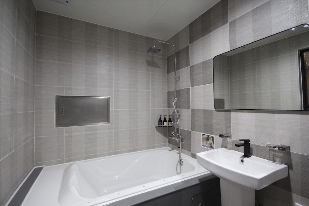 brown dot hotel jinhae