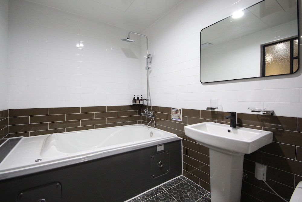 brown dot hotel jinhae