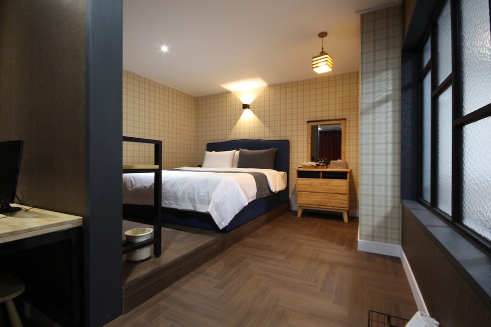 brown dot hotel jinhae