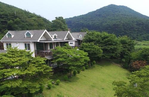 anmyeondo lake park pension