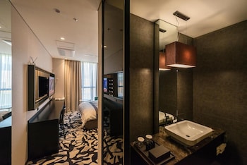 best louis hamilton hotel changwon