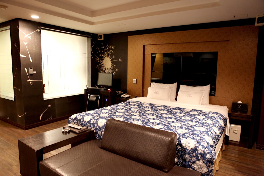 v hotel