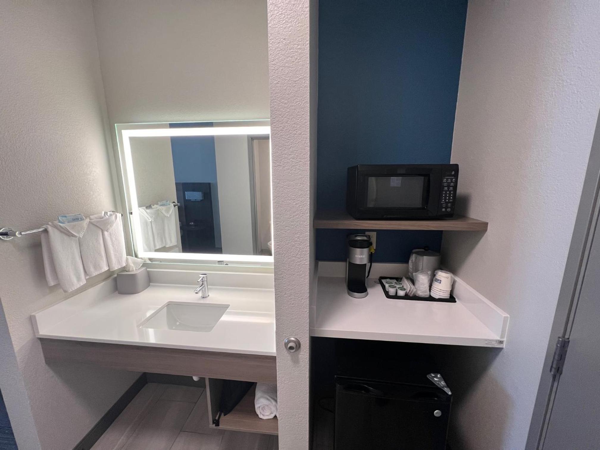 holiday inn express wichita north park city by ihg