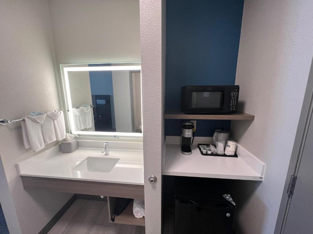 holiday inn express wichita north park city by ihg